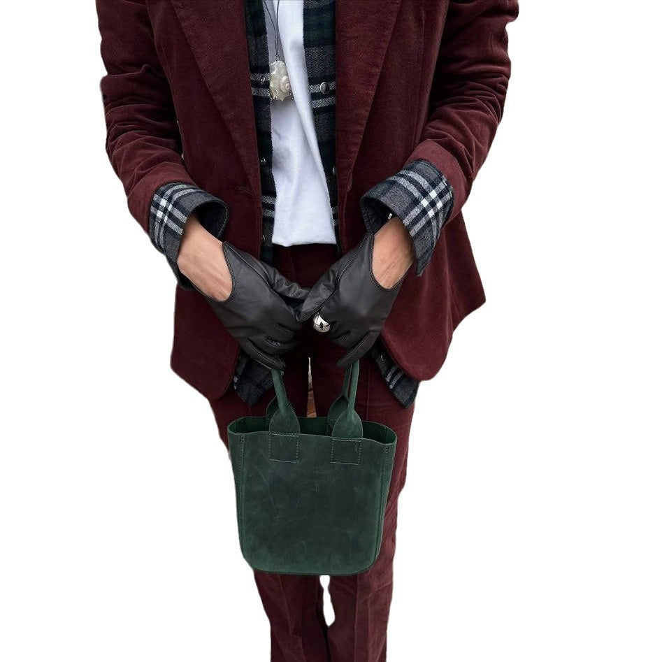 Refined leather gloves for ladies Chic and Style