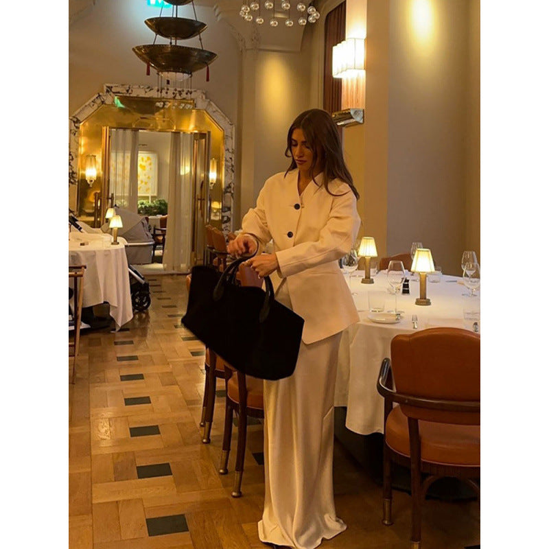 Blazer Couture pour femmes avec des manches volumineuses et un col arrondi Chic und Stil