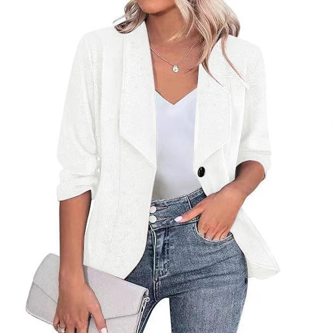 Veste blazer scintillante pour femmes avec une silhouette féminine et un élégant revers Chic und Stil