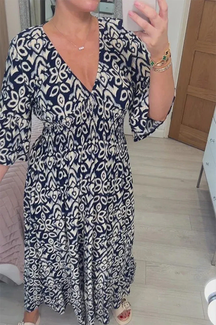 Robe maxi femme avec décolleté en V et motif floral saisissant Chic und Stil