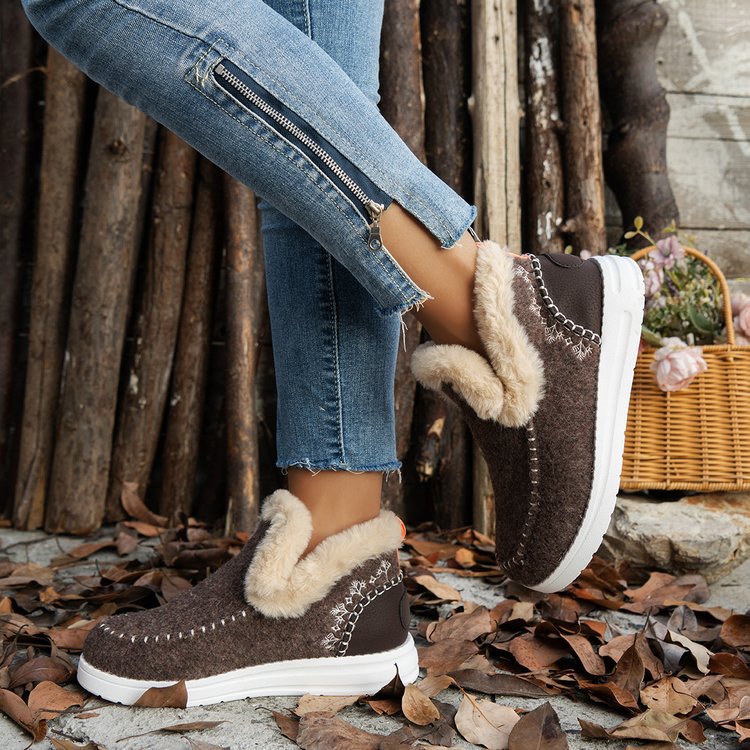 Bottes d'hiver confortables pour dames avec doublure en peluche et semelle robuste Chic und Stil