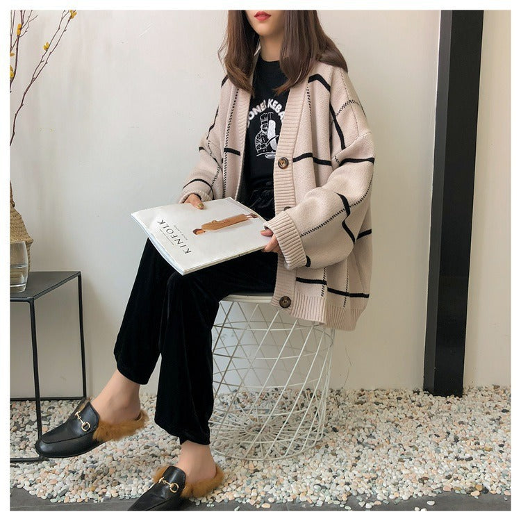 Dames gros tricot cardigan avec un motif à carreaux à la mode et des poches pratiques Chic und Stil