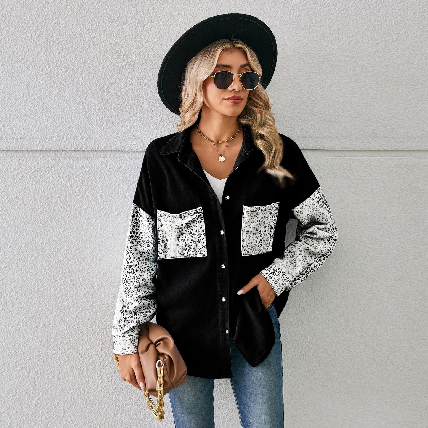 Veste en jean décontractée pour femmes avec des manches à imprimé animal contrastant Chic und Stil