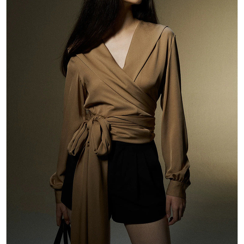 Blouse enveloppante pour femmes avec détail de cape Chic und Stil