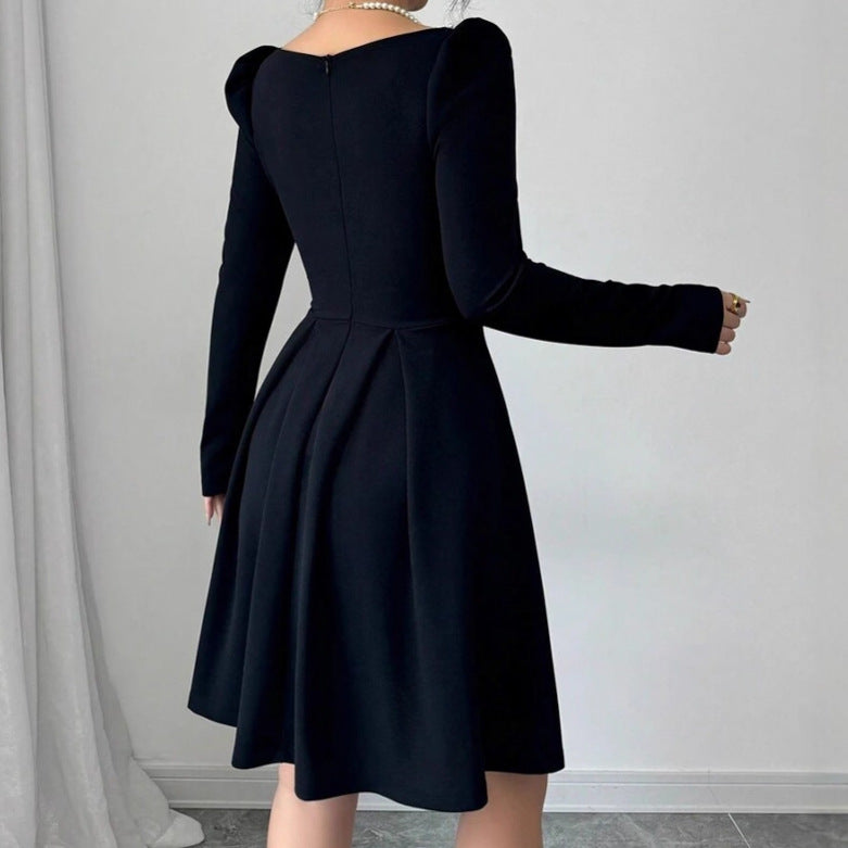 Dames Élégante Mini Robe avec décolleté carré étroit et fine bordure en volants Chic und Stil