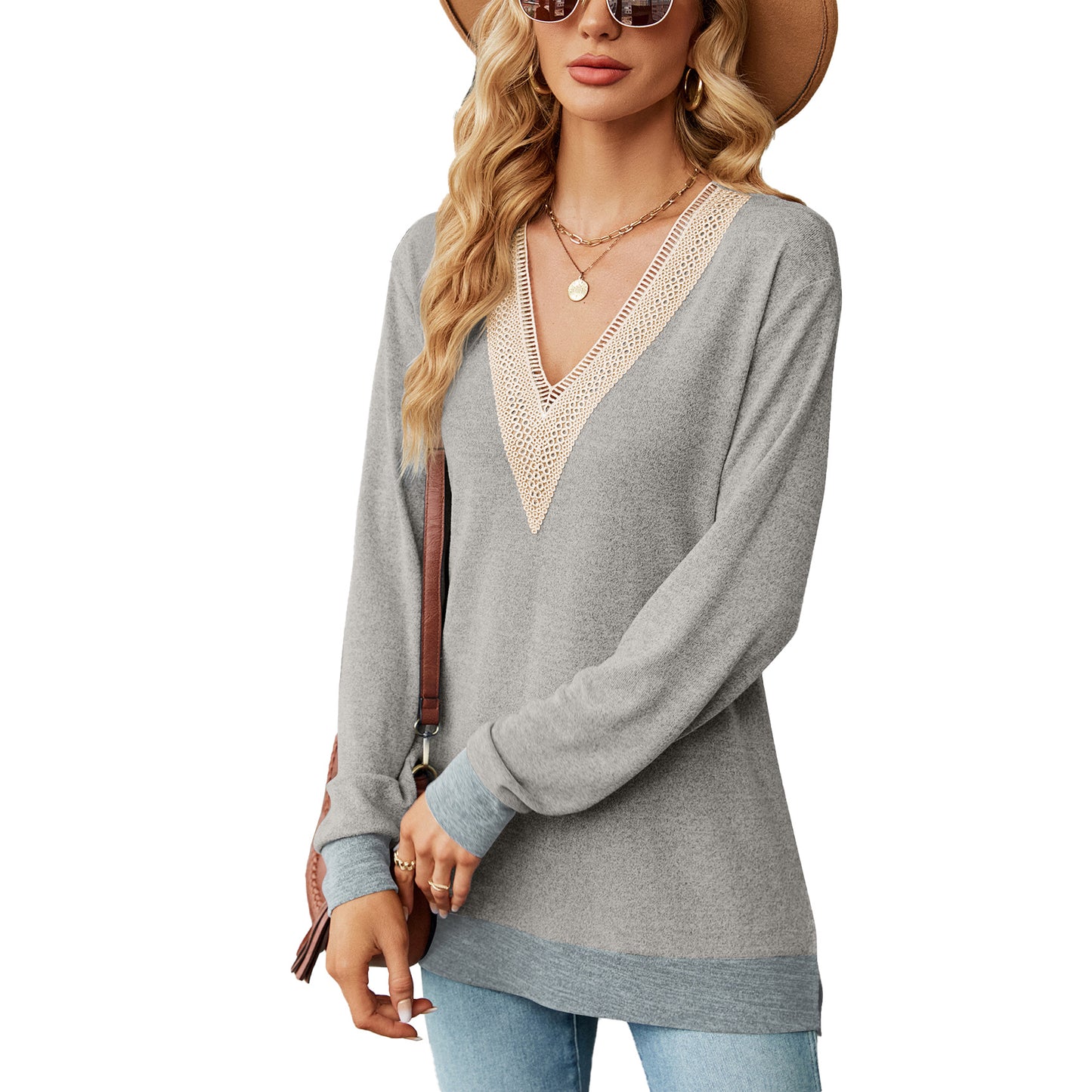 Pull en viscose pour femmes avec un décolleté en V ludique et de délicats accents en crochet Chic und Stil