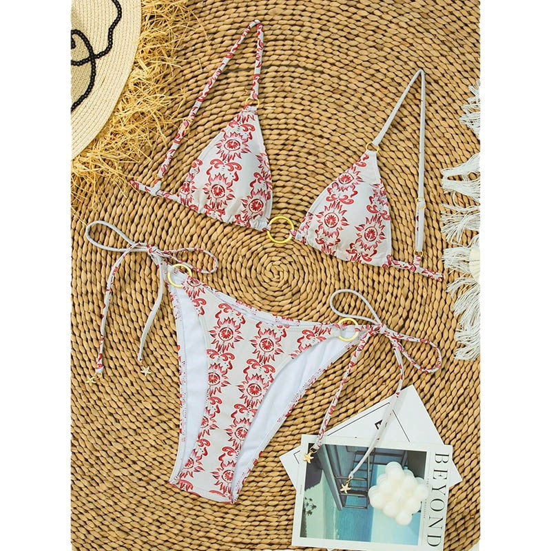 Triangle bikini set accented with ring Chic und Stil