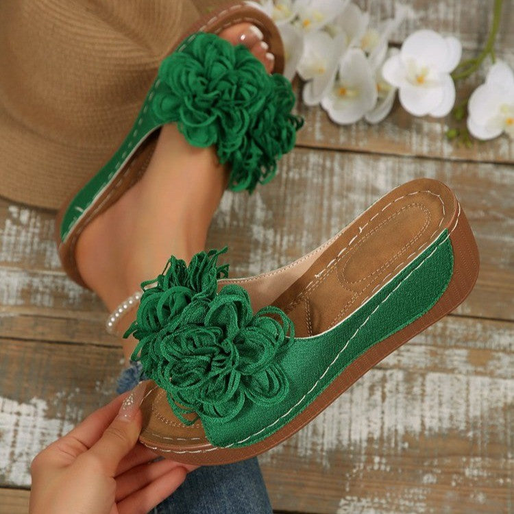 Sandales antidérapantes décorées de fleurs Chic und Stil pour femmes