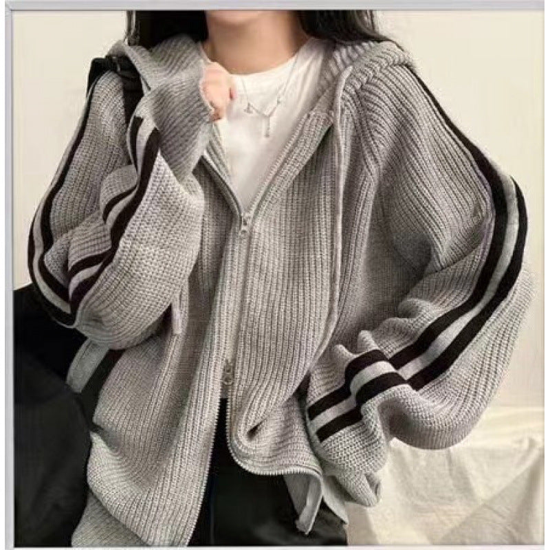 Pull à capuche décontracté pour femmes avec larges rayures et coupe moderne Chic und Stil
