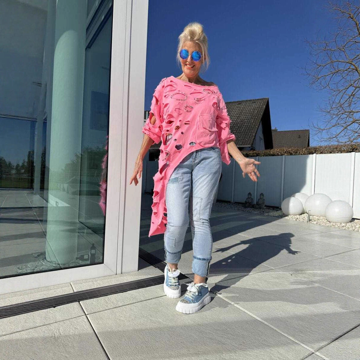 T-shirt oversized pour femmes avec des détails de déchirure tendance et une coupe décontractée Chic und Stil