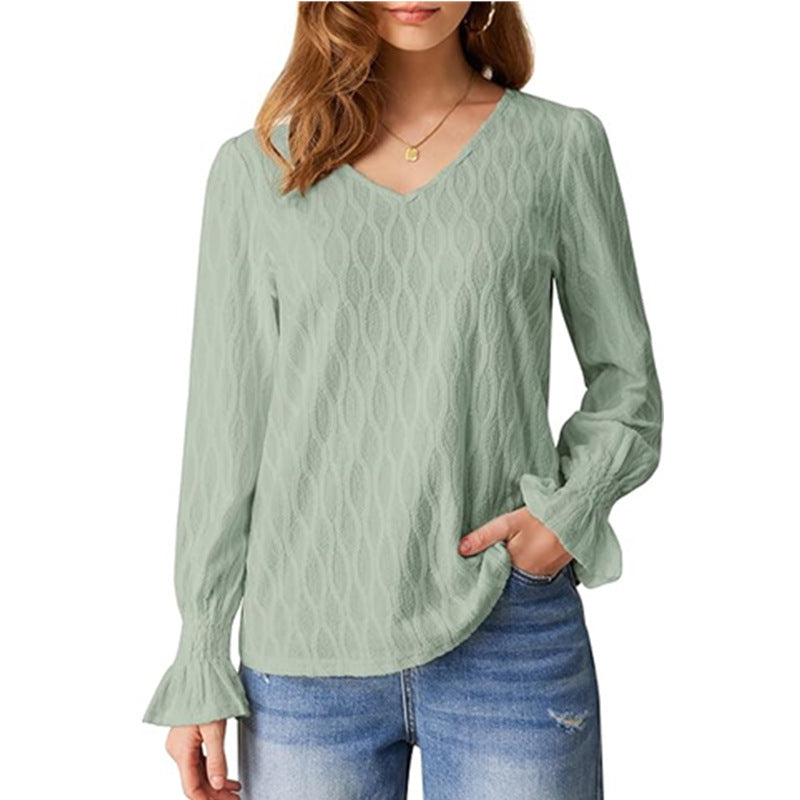 Blouse femme élégante à col en V avec des détails de volants raffinés Chic und Stil