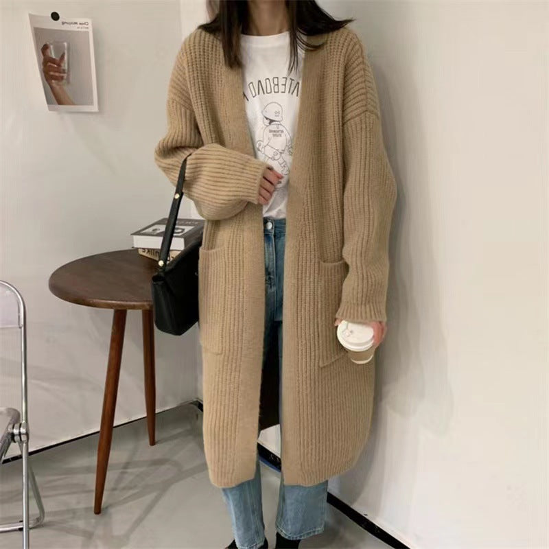 Cardigan en tricot féminin avec une silhouette décontractée et des poches profondes Chic und Stil