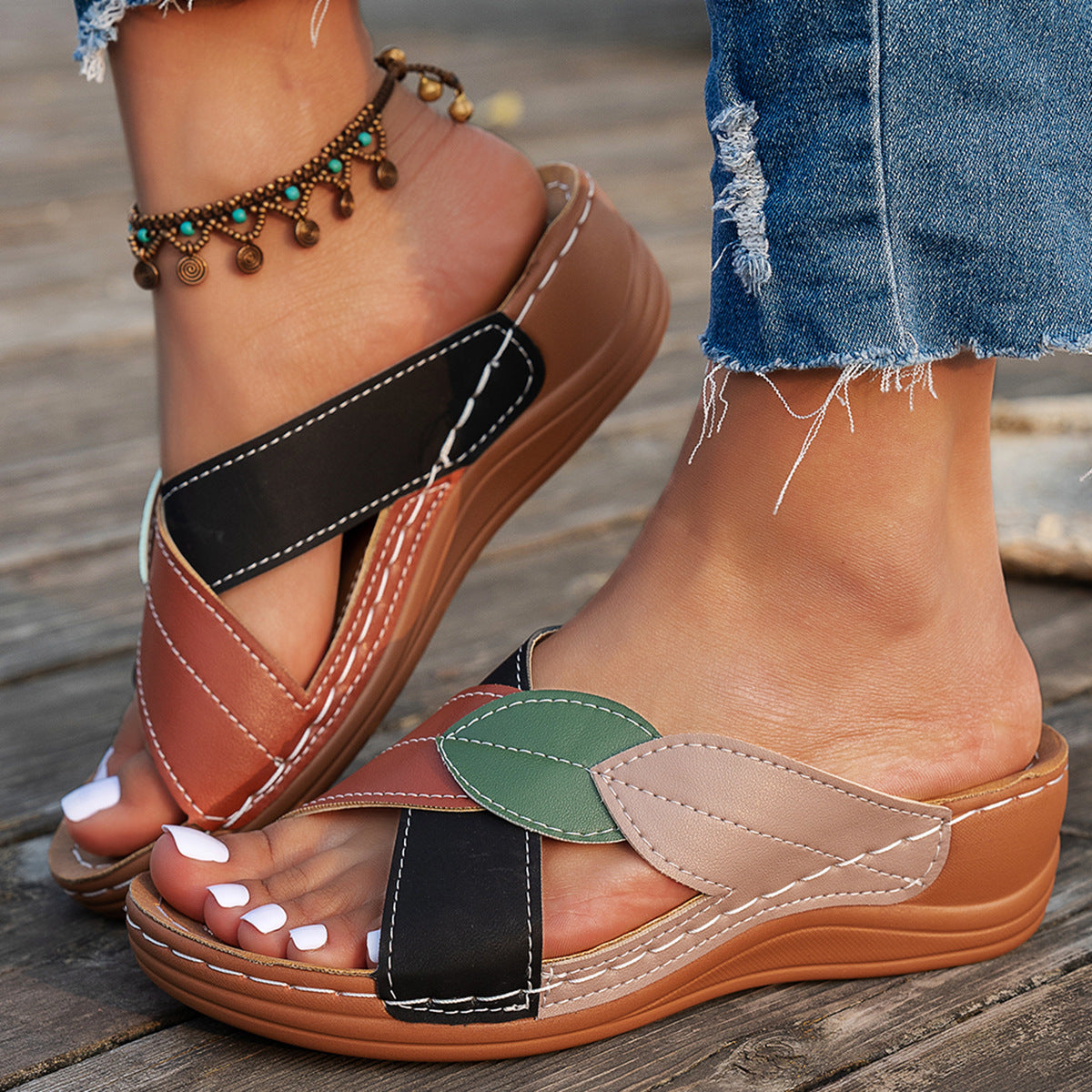 Sandales à brides confortables pour femmes avec détails de feuilles à la mode Chic und Stil