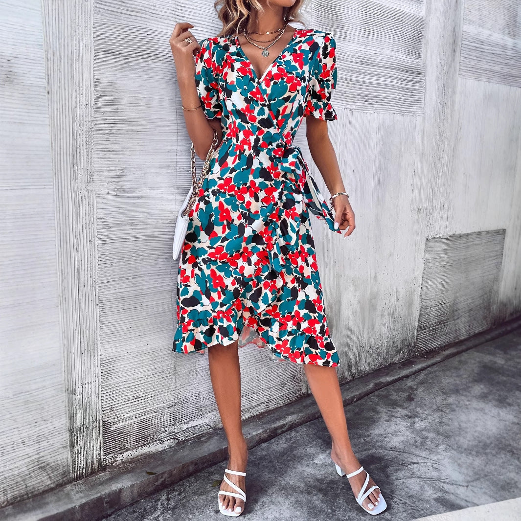 Robe maxi pour femmes avec un joli design floral et des détails élégants en volants Chic und Stil