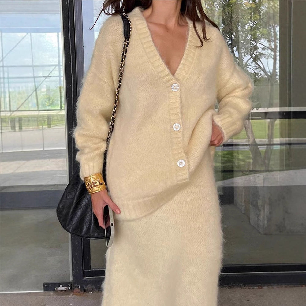 Cardigan pour dames en tricot doux avec décolleté en V et détails de boutons Chic und Stil