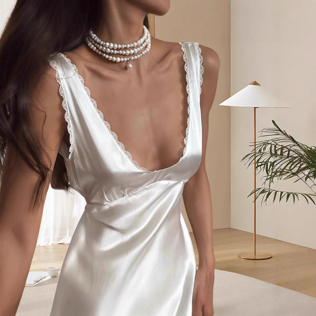 Robe maxi en satin pour femmes avec un élégant décolleté en V et des détails fins Chic und Stil