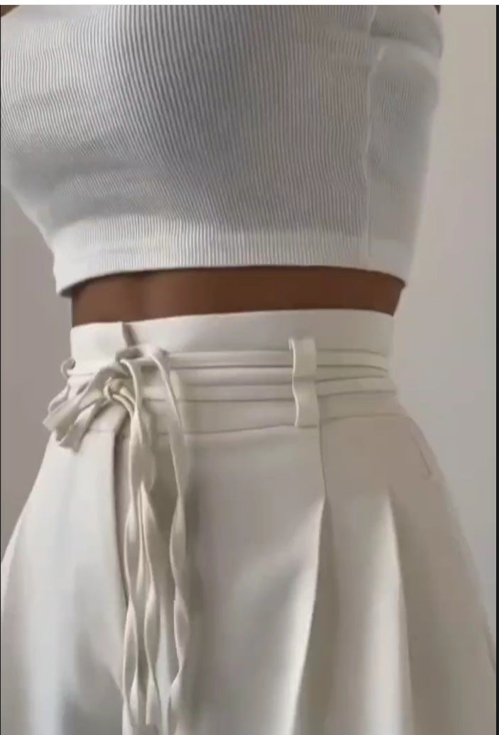 Pantalon chino ample pour femmes avec taille haute et cordon de serrage ajustable Chic und Stil