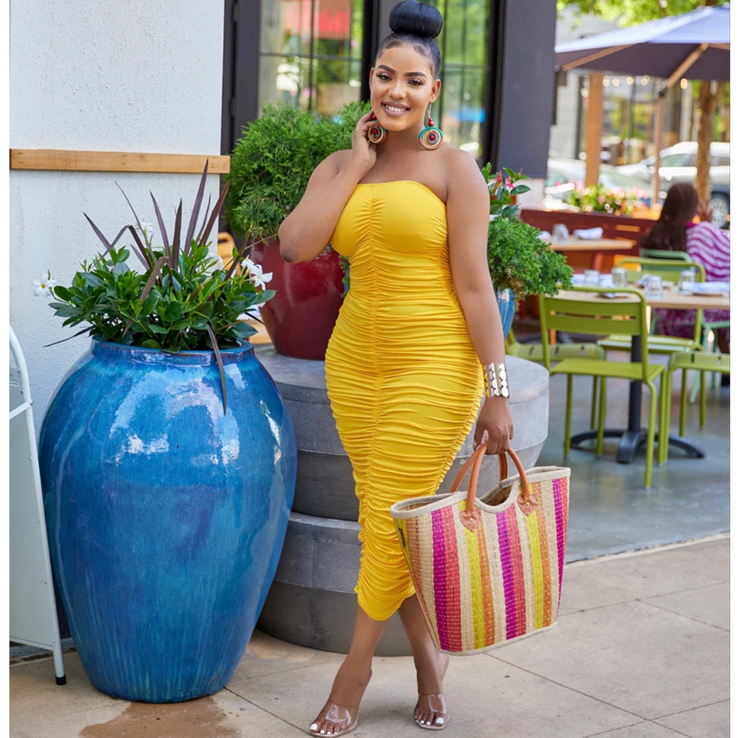 Robe midi sans bretelles froncée Chic und Stil