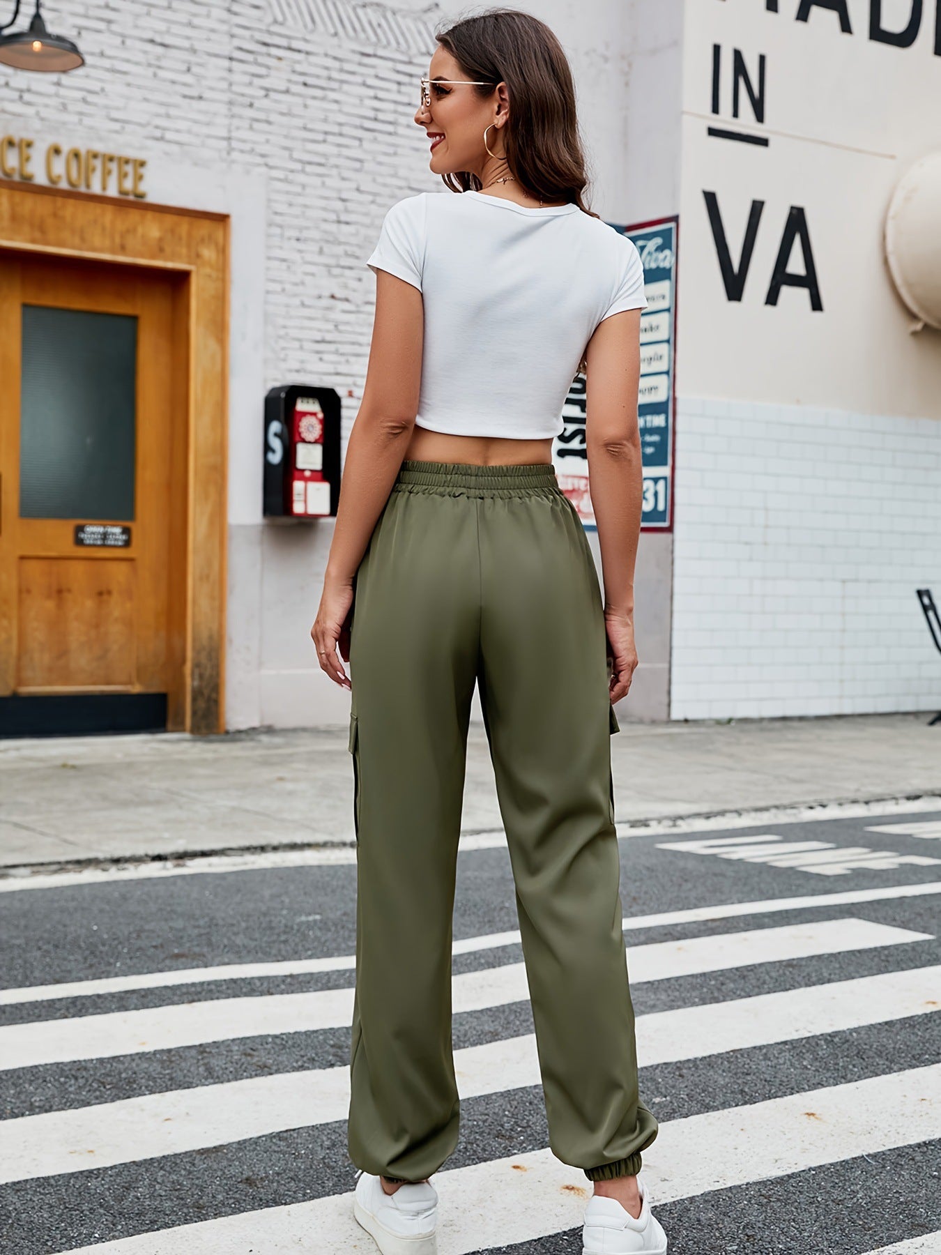 Pantalon cargo pour femmes avec taille élastique et poches latérales pratiques Chic und Stil