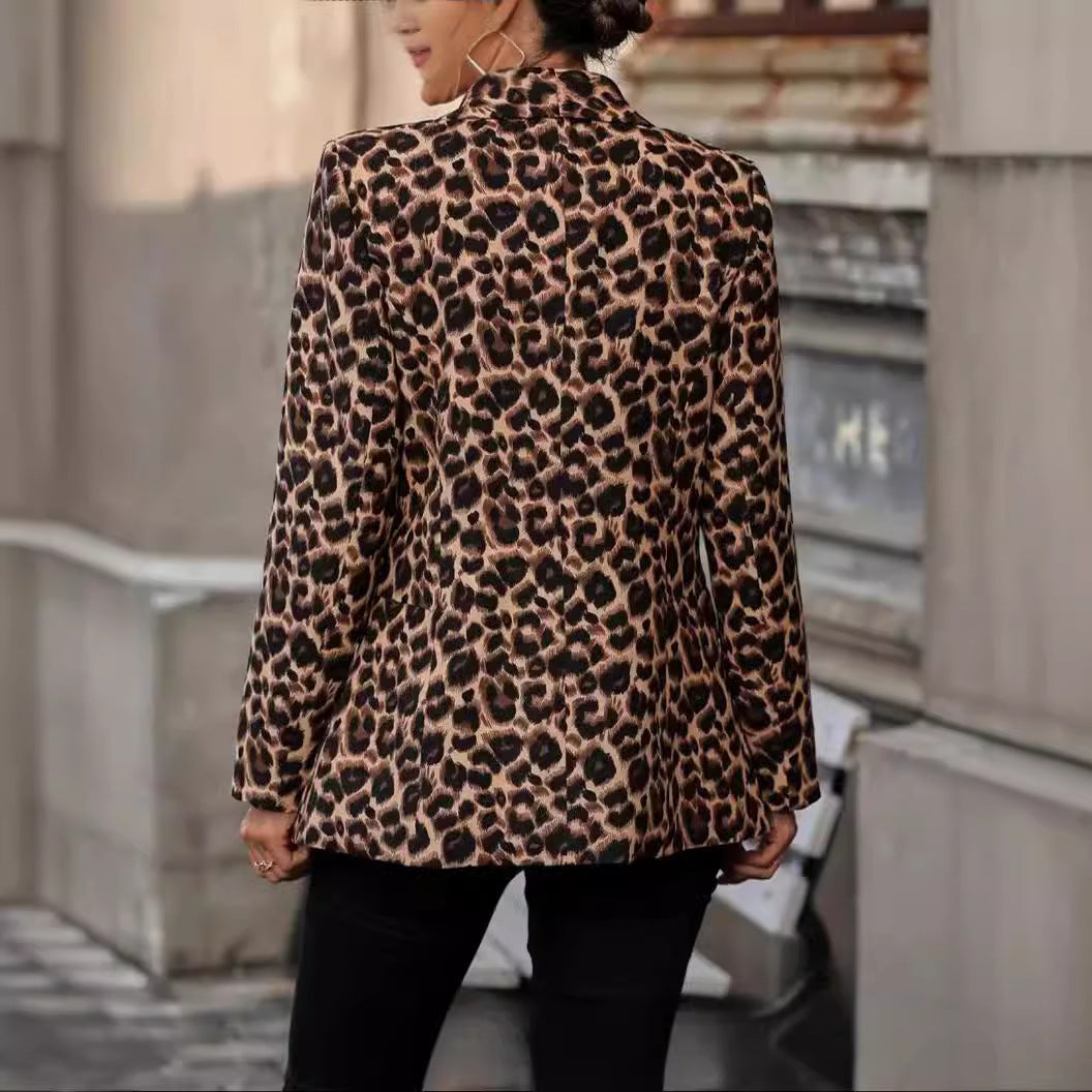 Blazer tendance pour femmes avec motif léopard et coupe cintrée Chic und Stil