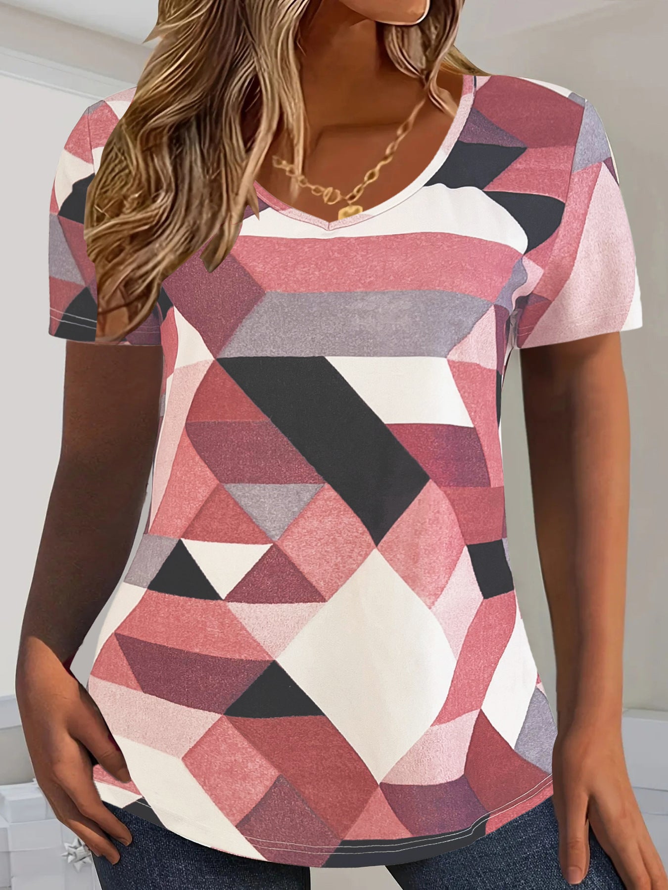 T-shirt dames col en V avec motif géométrique et matériau doux Chic und Stil