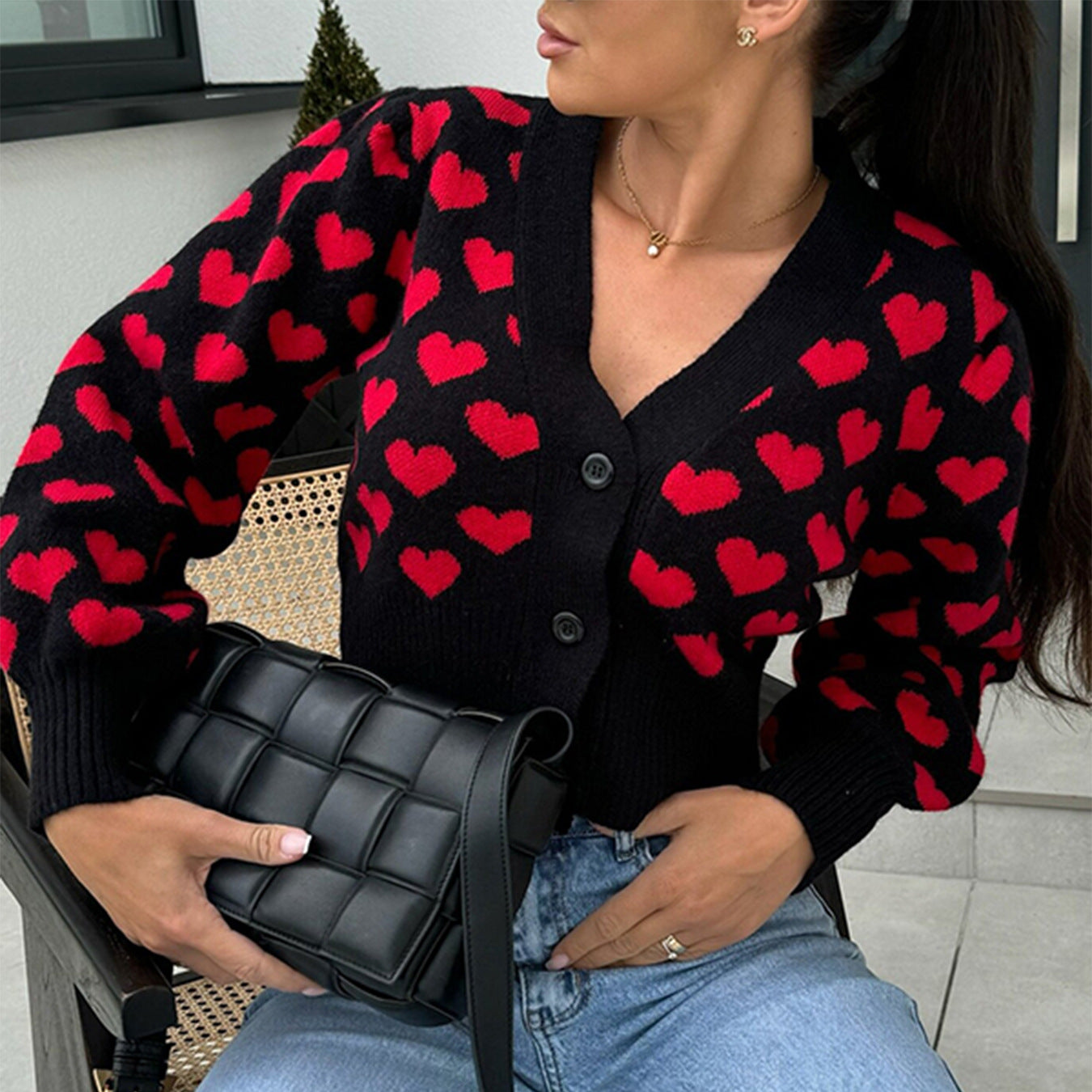 Dame cardigan avec motif en forme de cœur et boutons décoratifs Chic und Stil