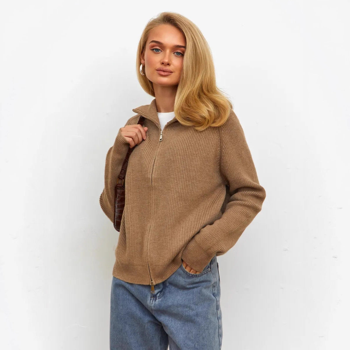 Pull femme avec fermeture éclair haute et motif de mailles structuré Chic und Stil