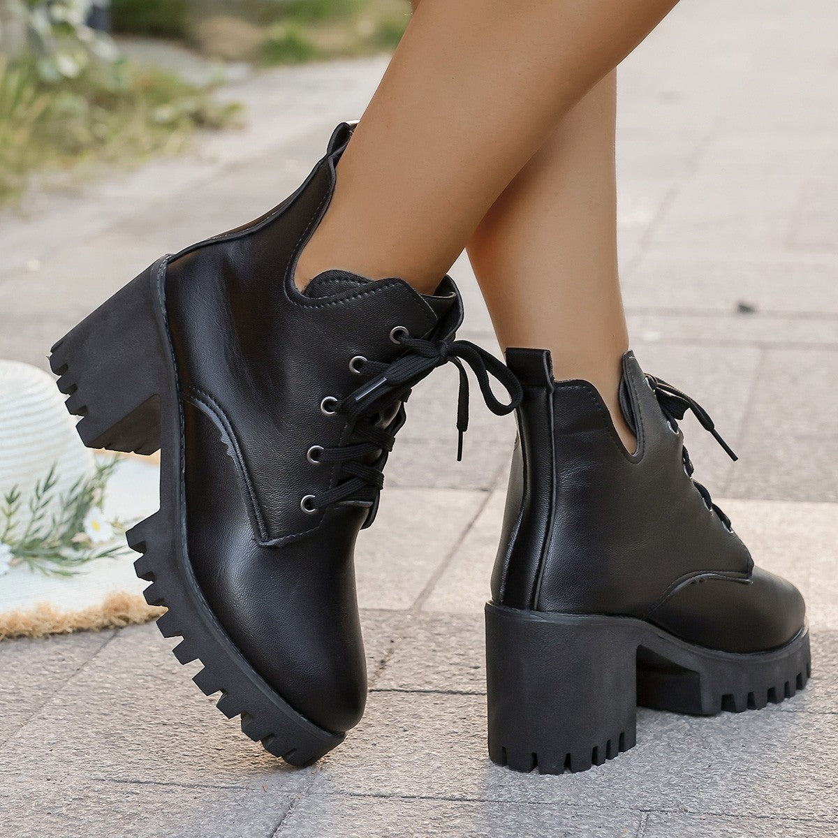 Bottines à lacets pour femmes avec un robuste talon bloc et une semelle antidérapante Chic und Stil