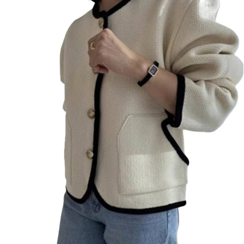 Cardigan pour femmes avec des boutons décoratifs et un col contrasté Chic und Stil