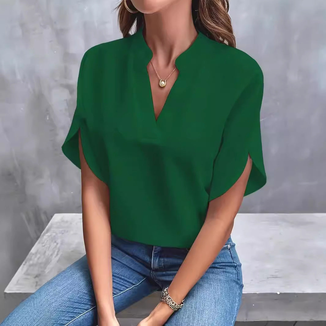 Women's blouse with a relaxed fit and elegant details Chic und Stil