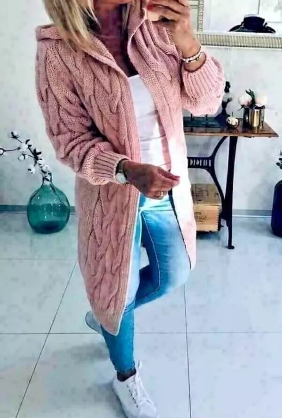 Cardigan femme en gros tricot avec capuche et motif torsadé Chic und Stil