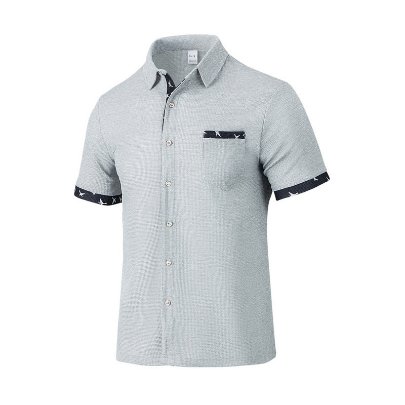 Chemise à manches courtes pour hommes avec col à la mode et poche poitrine Chic und Stil