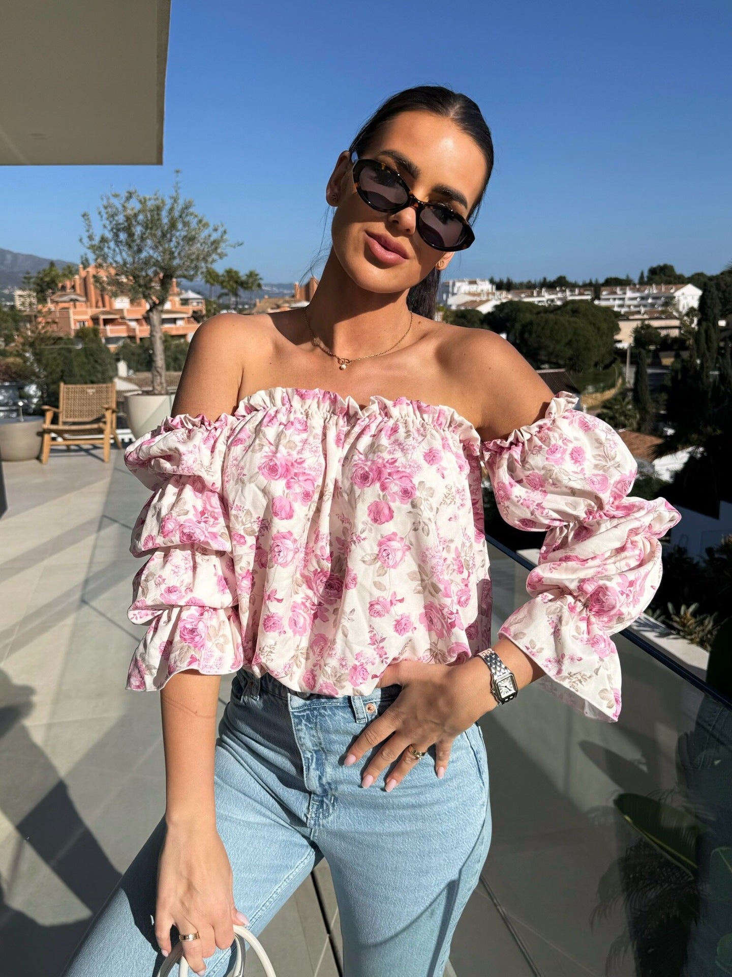 Blouse à fleurs off-shoulder pour femmes avec manches ballon Chic und Stil