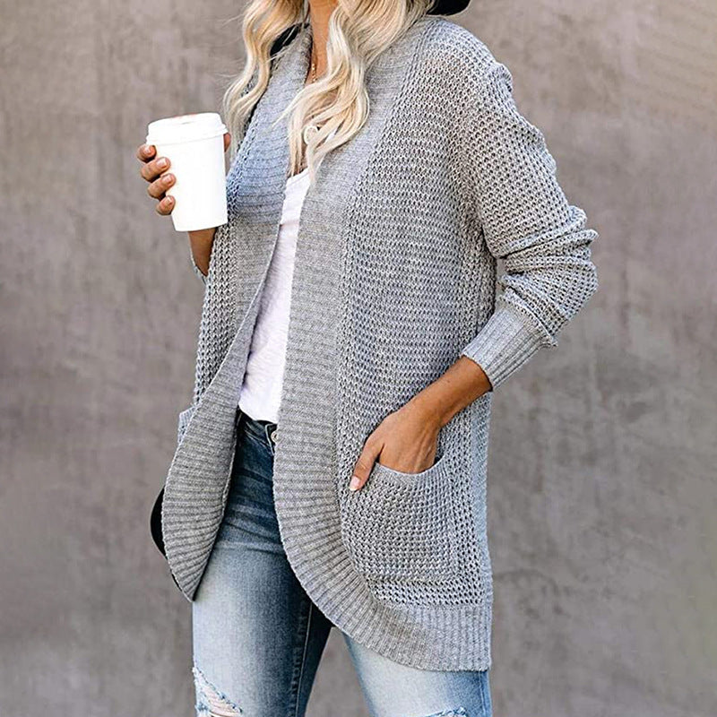 Veste en tricot pour femmes avec un motif de tricot moderne et des poches pratiques Chic und Stil