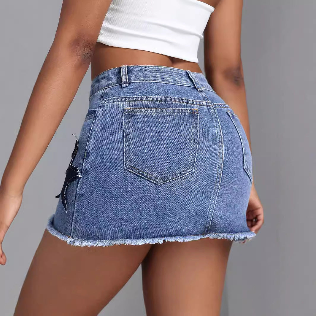 Jupe mini pour femmes avec applications d'étoiles et ourlet effiloché Chic und Stil