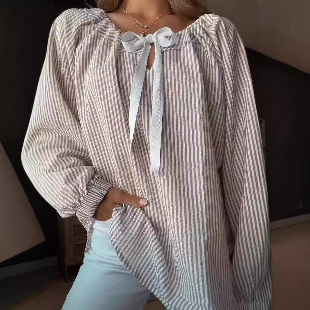 Blouse dames avec décolleté élastique et lien en nœud Chic und Stil