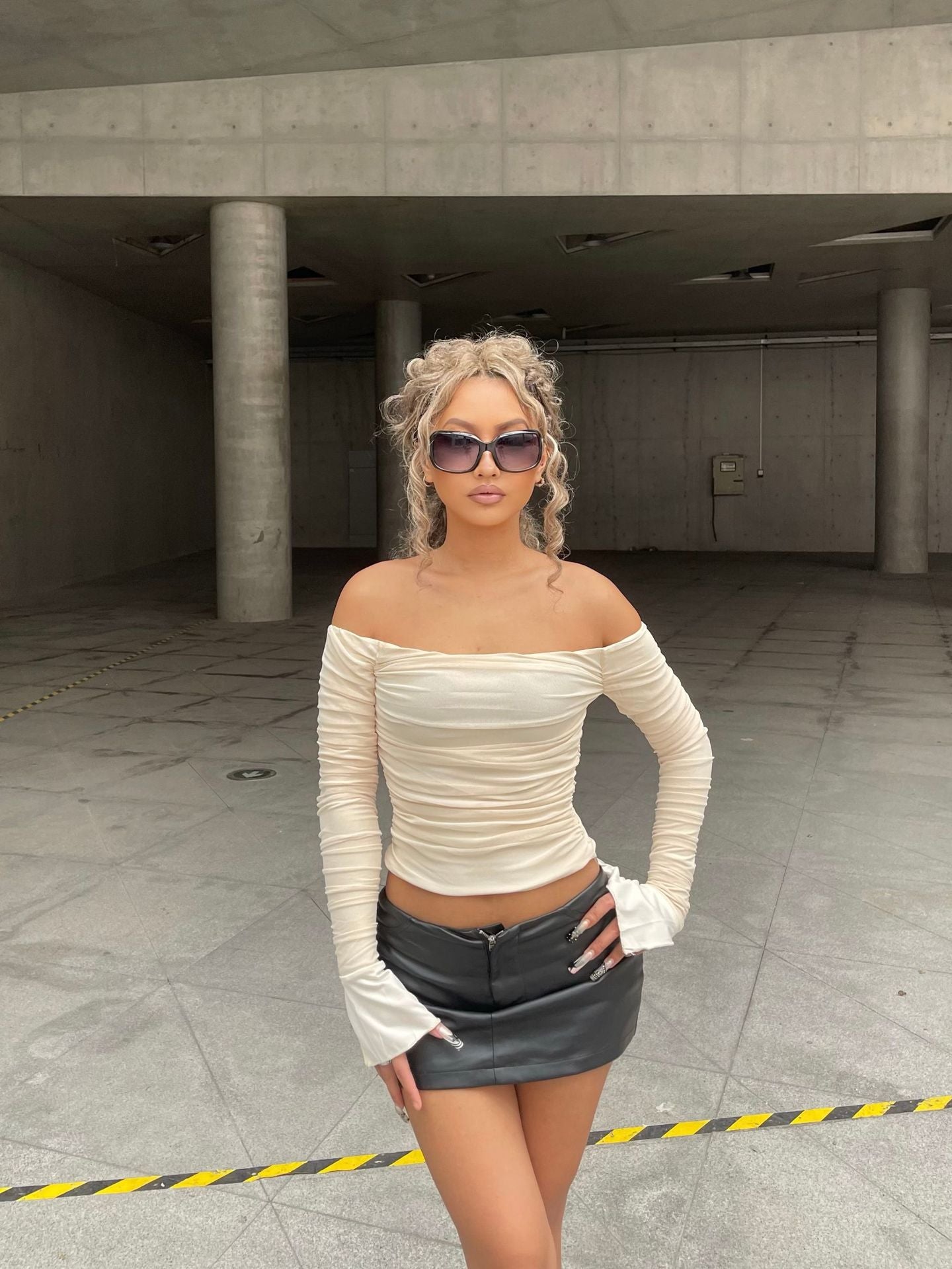 Dames Haut élégant à manches longues avec des détails de volants raffinés Chic und Stil