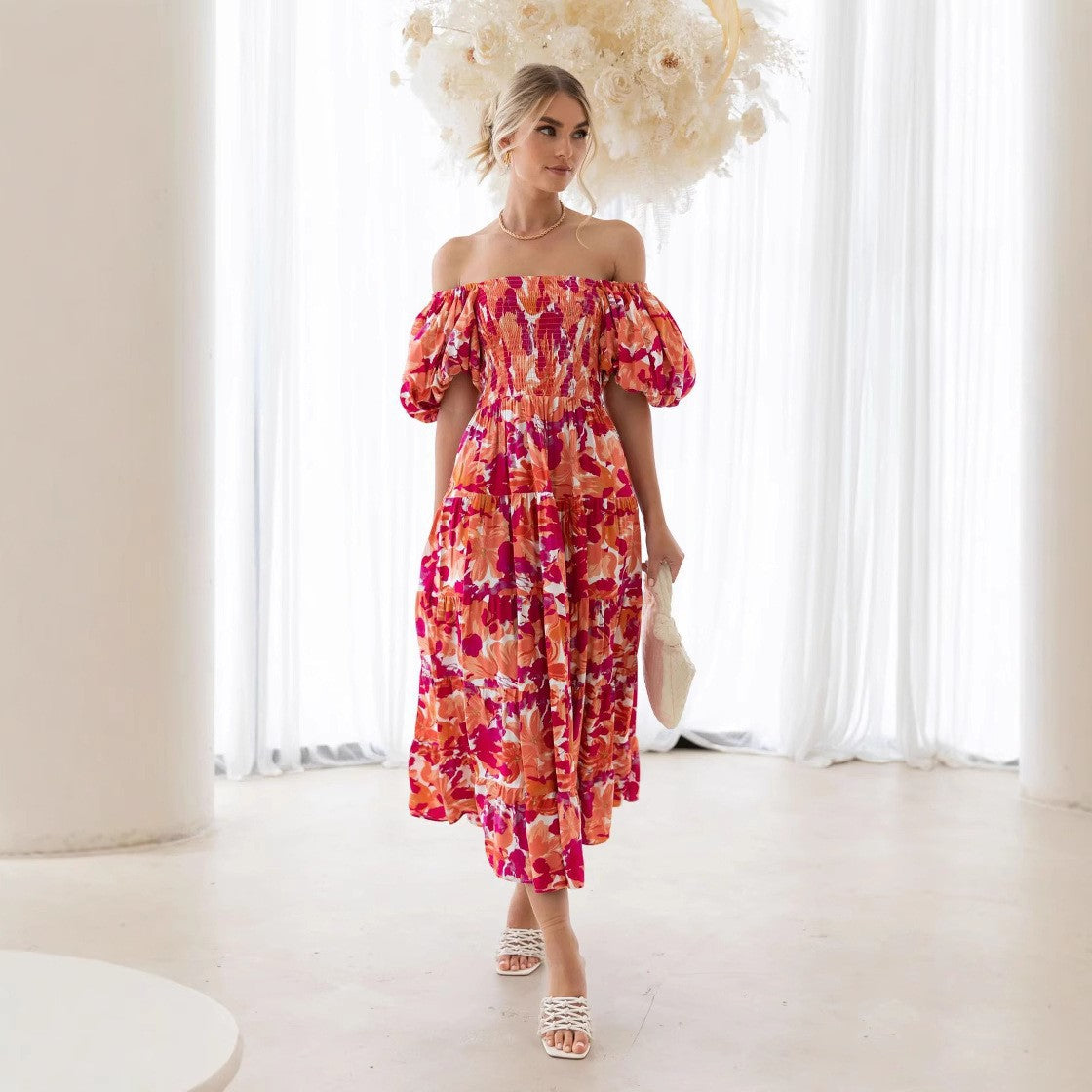 Robe midi florale épaules dénudées Chic und Stil pour femmes