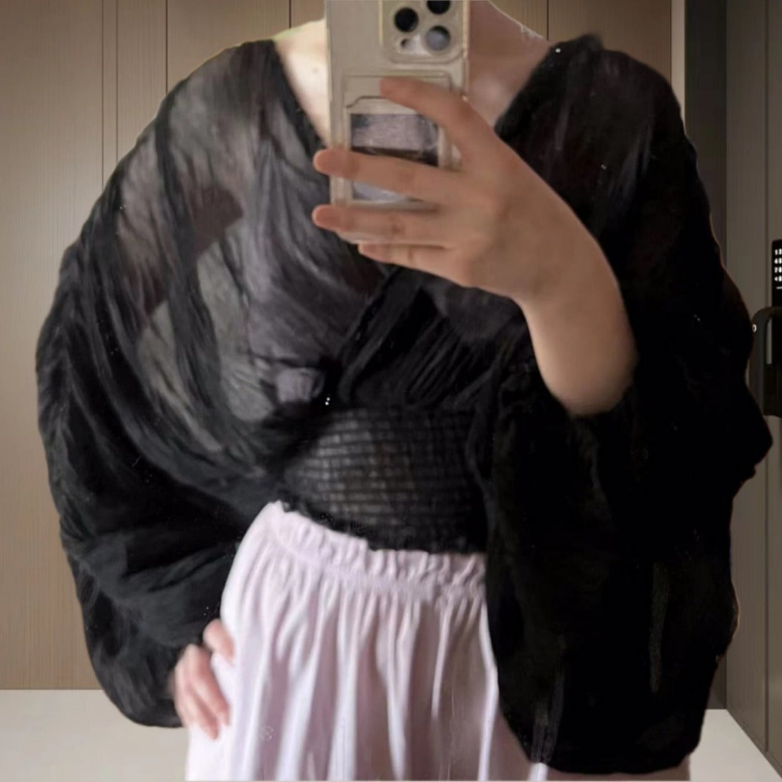 Blouse drapée pour femmes avec des manches volumineuses et un design élégant Chic und Stil