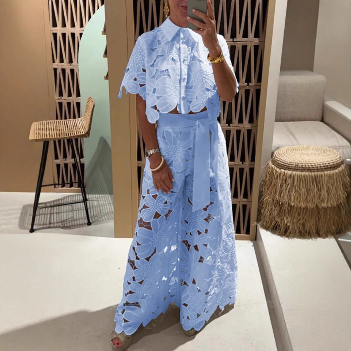Chemisier féminin léger avec dentelle florale et coupe ample Chic und Stil