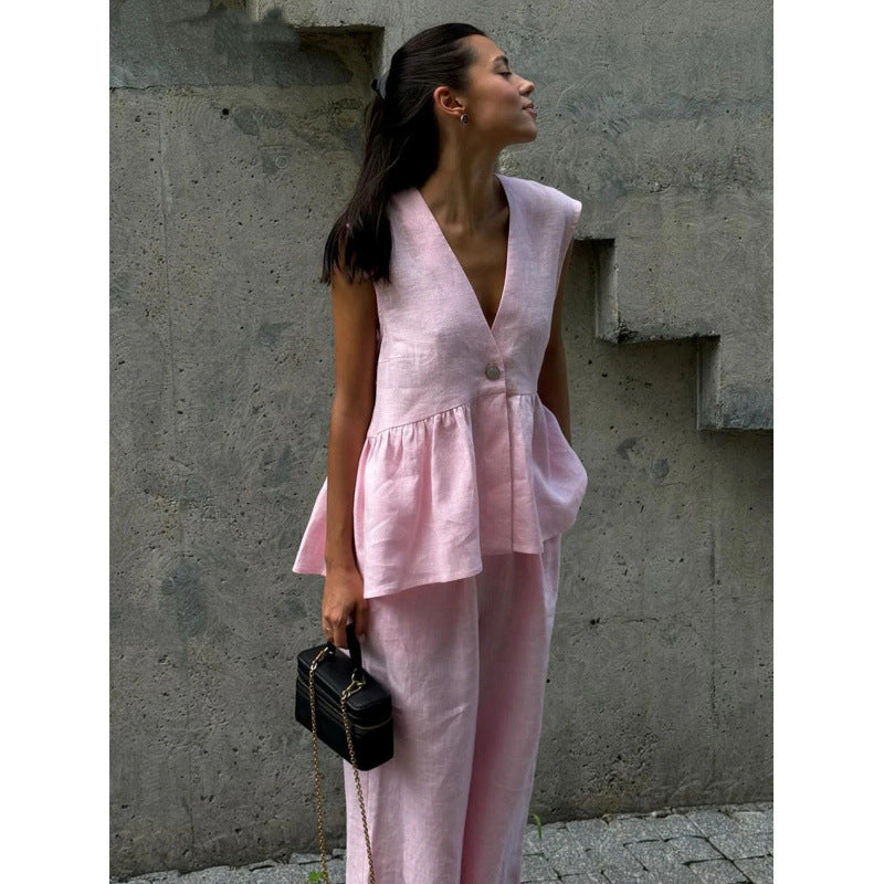 Casual linen set for women with deep V-neck and wide-leg pants Chic and Style