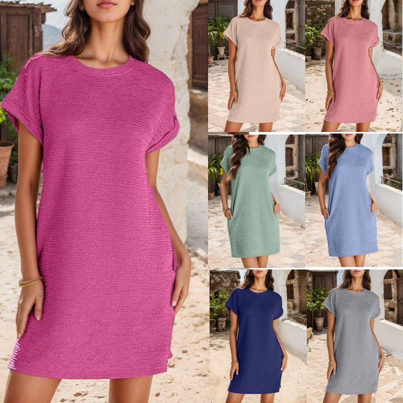 Robe T-shirt décontractée pour femmes avec des manches retroussées et un tissu texturé Chic und Stil