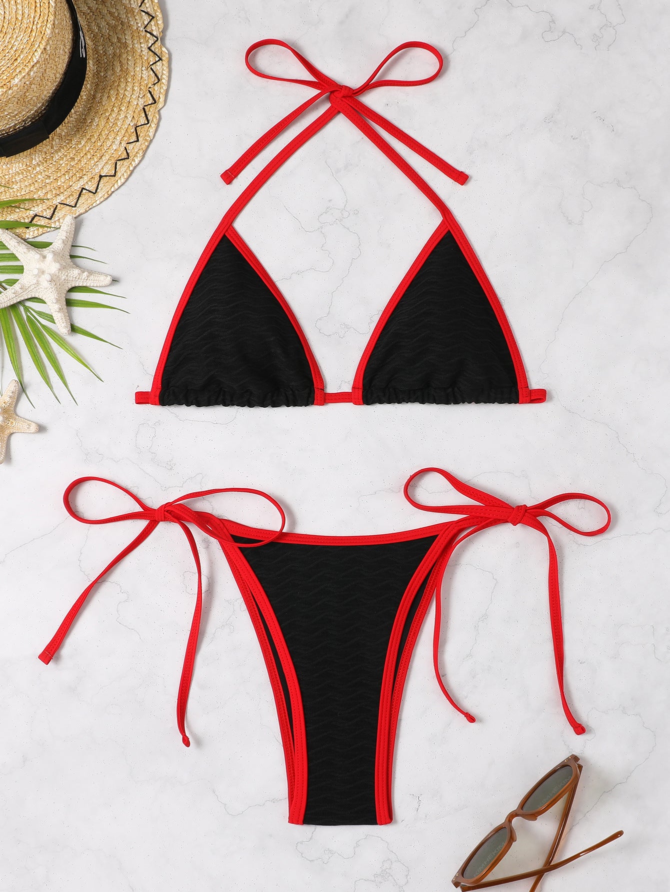 Bikini triangle femme avec des liens raffinés et un design ondulé Chic und Stil