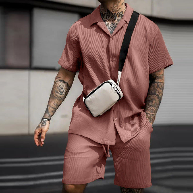 Chemise décontractée à manches courtes pour hommes avec une coupe stylée et un short assorti Chic und Stil