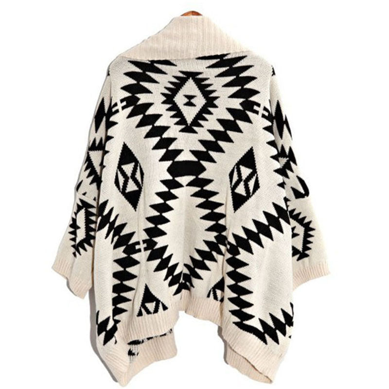 Poncho en tricot pour femmes avec un motif géométrique frappant Chic und Stil