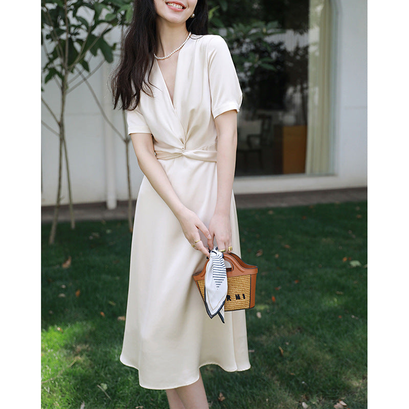 Robe midi élégante torsadée Chic und Stil pour femmes