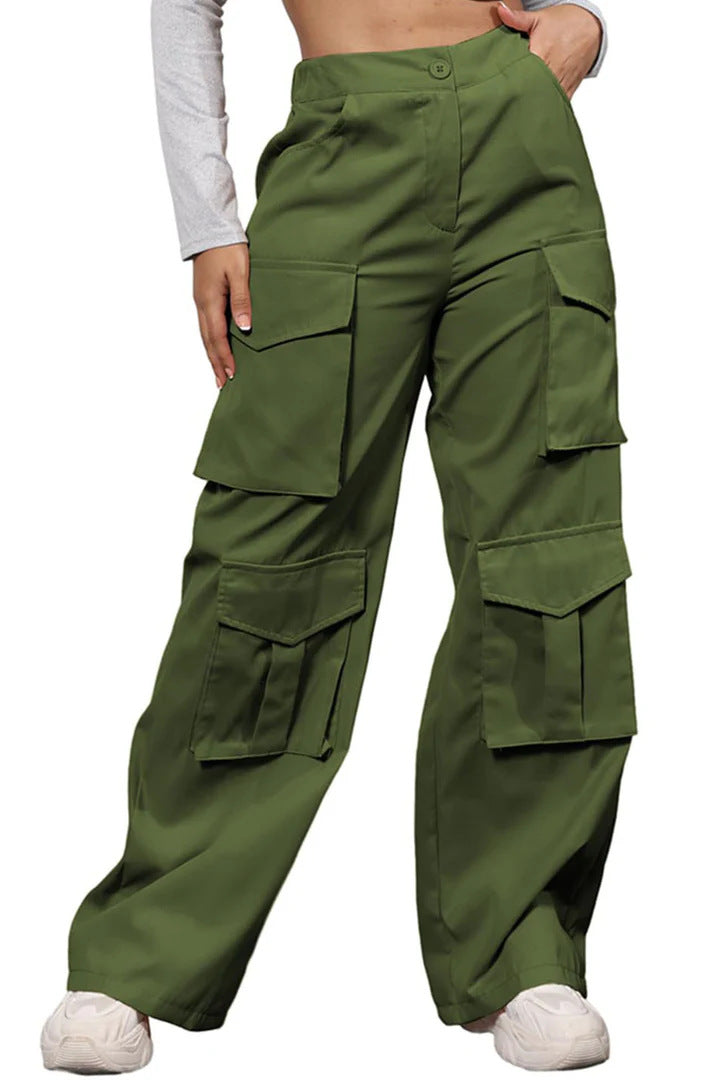 Women's cargo pants with practical pockets and wide leg Chic and Style