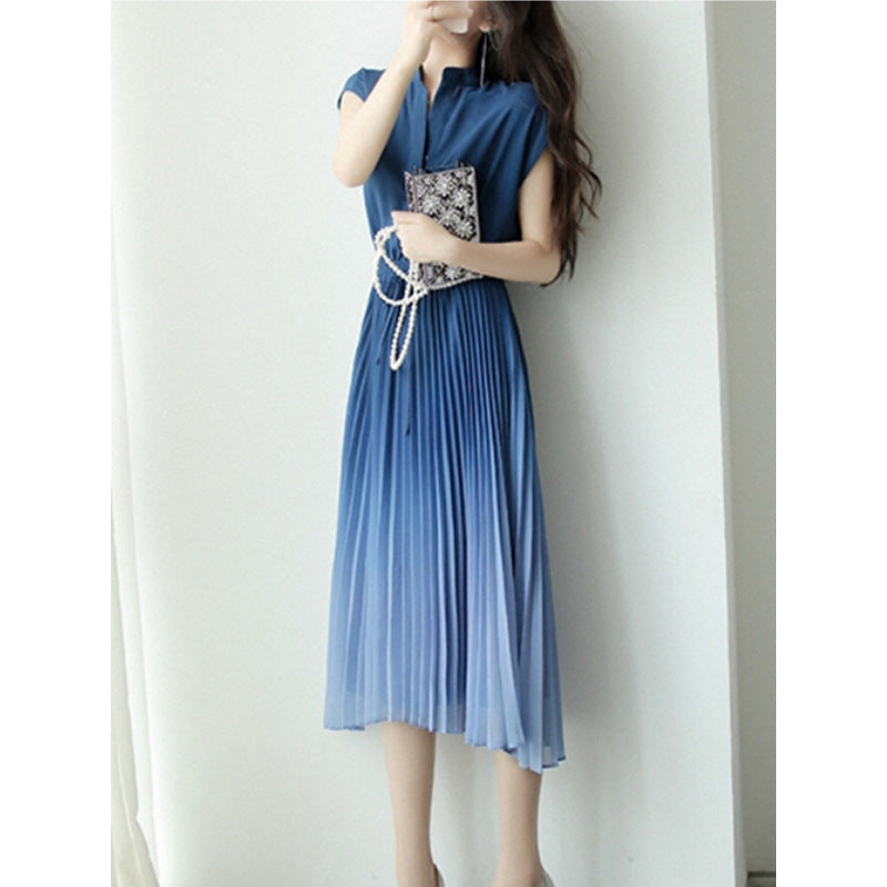 Robe midi plissée pour femmes avec détails de bouton Chic und Stil