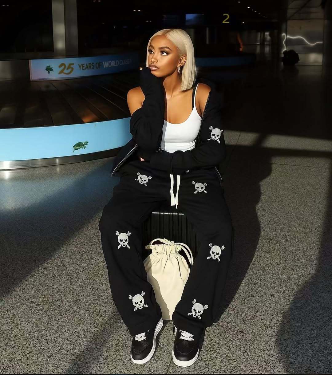 Dames Ensemble de Lounge Sportif avec Veste à Capuche et Ceinture Élastique Chic und Stil