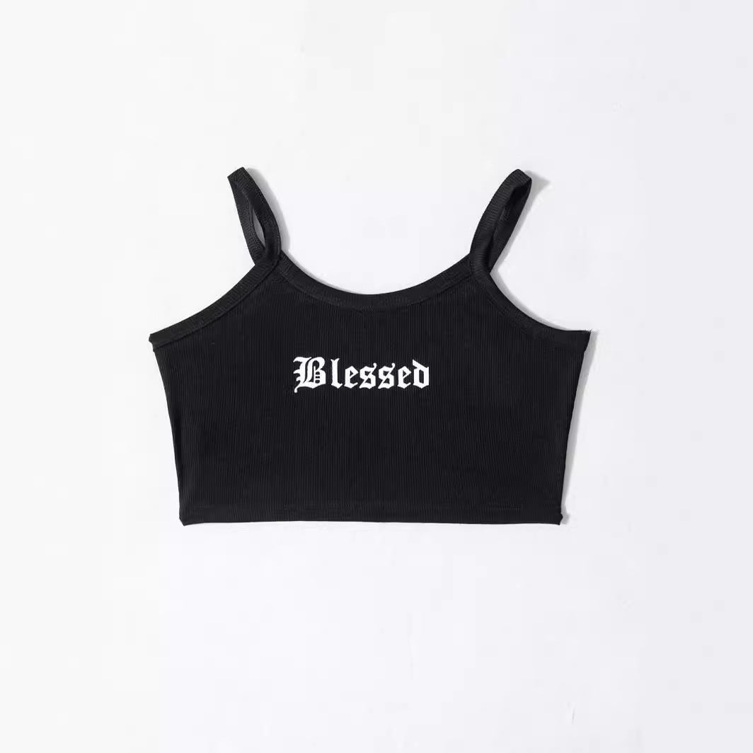 Top court pour femmes avec un design côtelé et un cool logo Chic und Stil